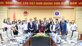 Bộ trưởng Bộ Y tế Đào Hồng Lan tiếp đại diện Quỹ từ thiện Bloomberg và các thành viên của đoàn chuyên gia