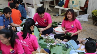 Mang đến những chiếc 'bánh chưng yêu thương' cho các em nhỏ bị tổn thương não tại mái ấm Têrêsa Calcutta