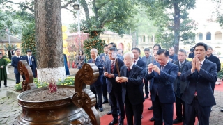 Tổng Bí thư Nguyễn Phú Trọng dâng hương tại Điện Kính Thiên, Khu di tích Hoàng thành Thăng Long