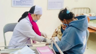 Thanh Hóa đẩy mạnh tiêm chủng vaccine cho trẻ sau thời gian gián đoạn