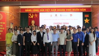 Hà Nội: UBND phường Phú Thượng, các đoàn thể thăm hỏi và tặng quà cho các nạn nhân chất độc da cam dioxin