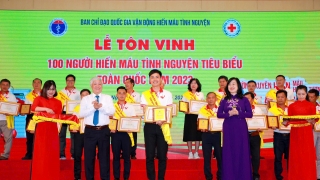 Hành trình 8 năm với 30 lần hiến máu của chàng trai “một tay” Nguyễn Phúc Đức