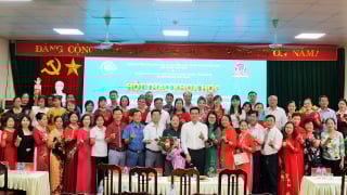 Chủ tịch Hội đồng khoa học Viện IRTA và Công ty HTVN phổ biến kiến thức về xương khớp cho người cao tuổi