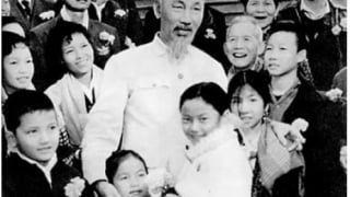 Chủ tịch Hồ Chí Minh với thiếu niên, nhi đồng