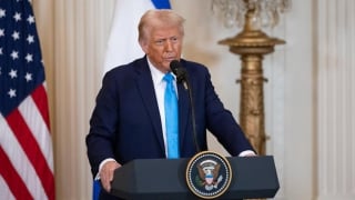 Tổng thống Trump cắt trợ cấp y tế, người nghèo Mỹ lao đao