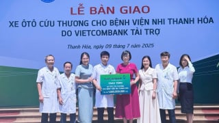 Ngân hàng Vietcombank trao tặng xe cứu thương trị giá 1 tỷ đồng tại Bệnh viện Nhi Thanh Hóa