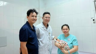 Cứu sản phụ từng 3 lần mổ lấy thai bị nhau cài răng lược thể nặng