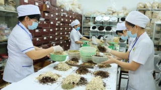 Tăng cường giám sát kinh doanh nguyên liệu làm thuốc: Siết chặt quản lý, bảo đảm chất lượng dược phẩm