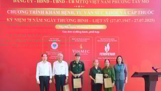Hà Nội: Phường Tây Mỗ tổ chức hoạt động khám, tư vấn sức khỏe phát thuốc và tặng quà tri ân các thương binh, bệnh binh, gia đình chính sách