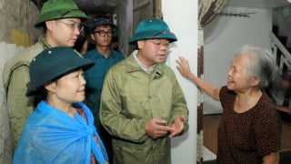 Nhiều địa phương sơ tán người dân ra khỏi khu vực có nguy cơ sạt lở cao