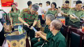 Công an tỉnh Thanh Hóa tri ân gia đình chính sách, người có công nhân dịp 27/7