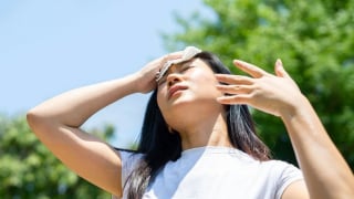Tránh sốc nhiệt mùa nắng nóng: Những dấu hiệu nhất định không được bỏ qua