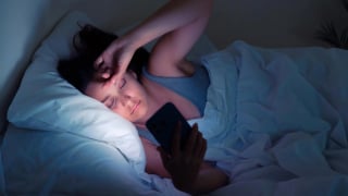 Ánh sáng ban đêm: “Thủ phạm” giấu mặt tàn phá giấc ngủ, não bộ và cảm xúc