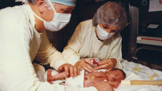 Giới y khoa ngỡ ngàng trước ca ghép tim khỉ cho người