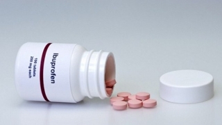 Sử dụng thuốc giảm đau ibuprofen trong thời gian dài có thể gây vô sinh cho nam giới