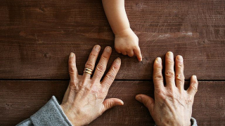 Dấu hiệu từ móng tay cảnh báo những thay đổi về sức khỏe