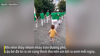 Bé 2 tuổi nhảy shuffle dance cực điêu luyện “đốn tim” dân mạng