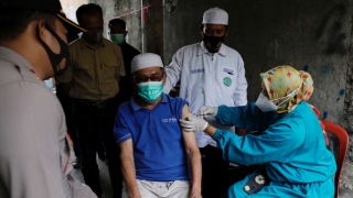 Indonesia: Hơn 350 bác sĩ mắc COVID-19 dù đã được tiêm vaccine của Trung Quốc