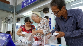 Thông tuyến tỉnh BHYT: Bệnh nhân mừng, bệnh viện lo