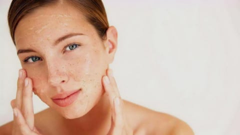 Retinol, AHA, BHA: Dùng thế nào để đẹp mà không kích ứng?