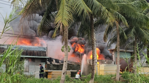 TP. Hồ Chí Minh: Xảy ra vụ cháy xưởng sản xuất bột nhang, bước đầu xác định 2 người tử vong