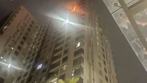 TP. Hồ Chí Minh: Xảy ra cháy tại một căn hộ ở tầng 19 của chung cư Akari 2