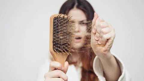 11 nguyên nhân gây rụng tóc