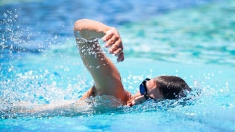 Mẹo bơi lội giúp giảm mỡ hiệu quả trong mùa hè nắng nóng