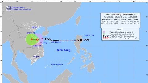 Khẩn cấp: Cơn bão số 4 trên vùng bờ biển Quảng Bình - Thừa Thiên Huế