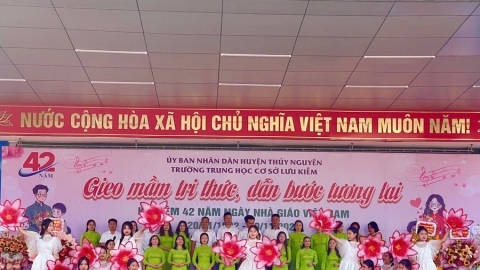 Trường THCS Lưu Kiếm tổ chức chương trình Tri ân thầy cô Kỉ niệm 42 năm ngày Nhà giáo Việt Nam và 65 năm ngày thành lập trường