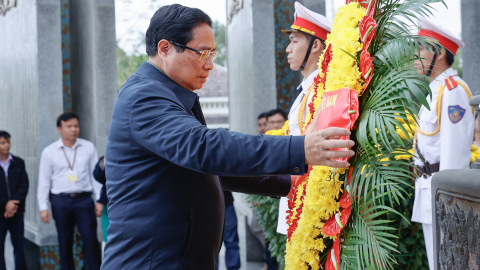 Thủ tướng Phạm Minh Chính dâng hương tri ân các anh hùng liệt sĩ và Mẹ Việt Nam anh hùng tại Quảng Nam