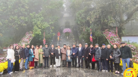 VACHE cùng Hội Quân dân y, Hội Đông y dâng hương tại đền thờ Thánh Tản Viên và thảo luận hợp tác