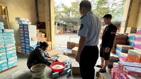 Hải Dương: Tiêu hủy hơn 420 sản phẩm dinh dưỡng sữa bột béo và sữa nước nhập lậu