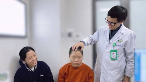 Hà Nội: Thiếu nữ 14 tuổi mắc u não hiếm gặp do hội chứng di truyền Von Hippel-Lindau