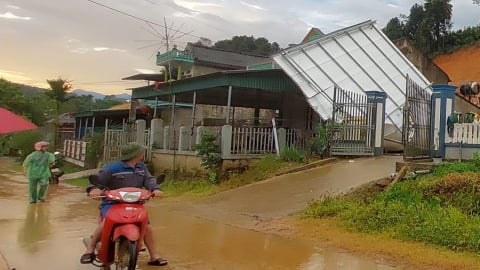 Yên Bái: Dông, lốc làm 1 người bị thương và 59 nhà dân bị ảnh hưởng ở huyện Trấn Yên
