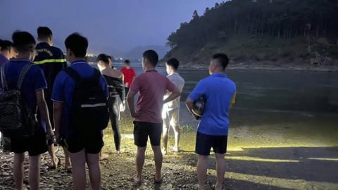 Tuyên Quang: Huy động lực lượng tìm kiếm học sinh lớp 8 bị đuối nước tại cầu Tình Húc