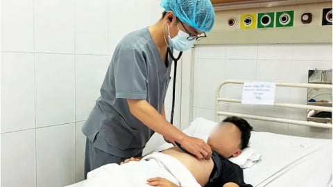 TP Hồ Chí Minh: Cấp cứu bé trai 13 tuổi nguy kịch do viêm màng não mô cầu