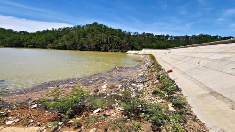 Lâm Đồng: Khẩn trương xử lý tình trạng ô nhiễm rác thải hồ đầu nguồn thành phố Đà Lạt