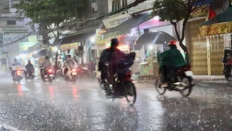 Dự báo thời tiết ngày 10/5: Cảnh báo mưa lớn và dông lốc diện rộng