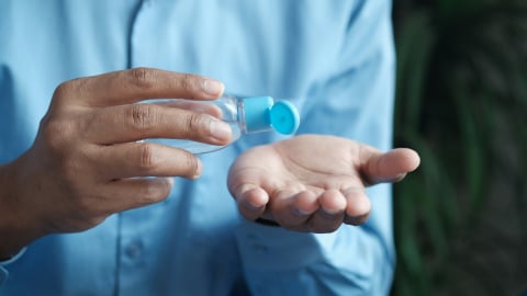 Dung dịch sát khuẩn tay: Dùng đúng lúc, đúng cách để bảo vệ sức khỏe