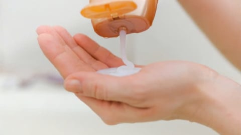 Đình chỉ, tiêu hủy dầu gội ghi nhãn như thuốc chữa bệnh của Công ty CP thương mại XNK Uyên Phương