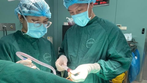 Hà Nội: Mổ não thức tỉnh cứu nam bệnh nhân bị máu tụ chèn ép não