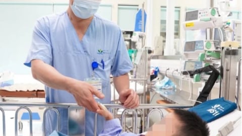 Bé trai 4 tuổi trong vụ 'nộp đủ tiền mới cấp cứu' ở Nam Định được ra viện