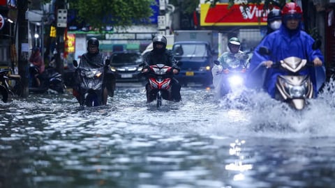 Dự báo thời tiết ngày 17/5: Bắc Bộ và Thanh Hóa tiếp tục mưa to, cảnh báo lốc, sét và gió giật mạnh