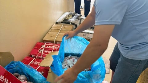Thái Bình: Tiêu hủy trên 300kg thực phẩm đông lạnh không rõ nguồn gốc, xuất xứ