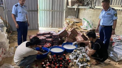 Ninh Bình: Xử phạt 18 triệu đồng đối với hộ kinh doanh thực phẩm không rõ nguồn gốc xuất xứ và nhập lậu