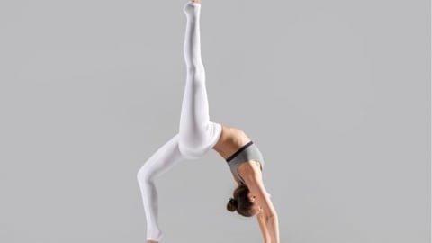 Công dụng và cách thực hiện tư thế yoga rắn hổ mang con