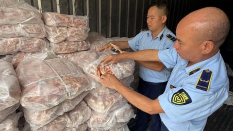 Lào Cai: Thu giữ trên 1,5 tấn chân gà đông lạnh, không rõ xuất xứ