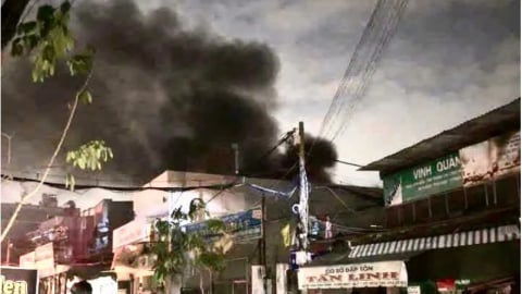 TP. Hồ Chí Minh: Xảy ra vụ cháy nhà dân trong hẻm, nhiều tài sản bị thiêu rụi