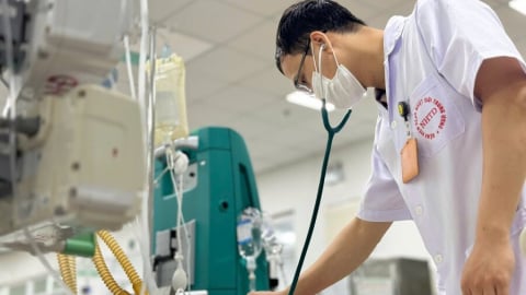 Hà Nội: Người đàn ông nguy kịch vì viêm mô bào sau khi bị gai đâm vào cẳng chân ở đầm tôm